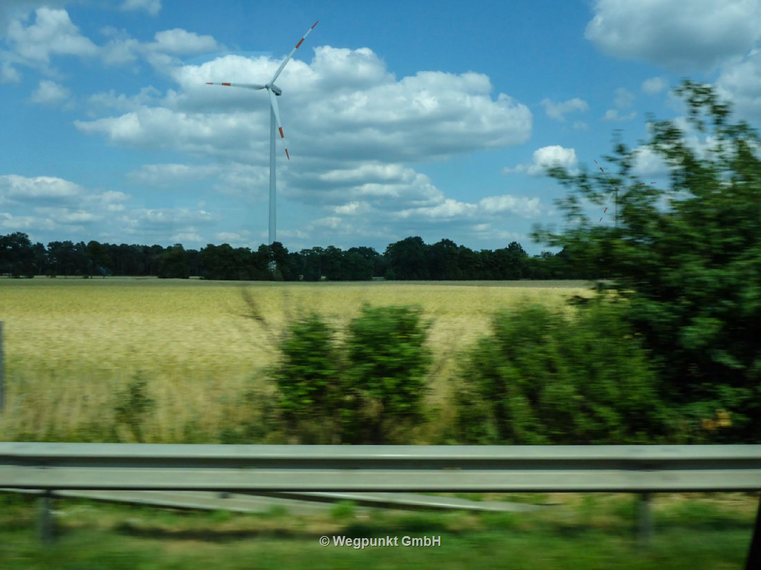 Die steigende Anzahl Windräder deutet auf den Norden Deutschlands hin