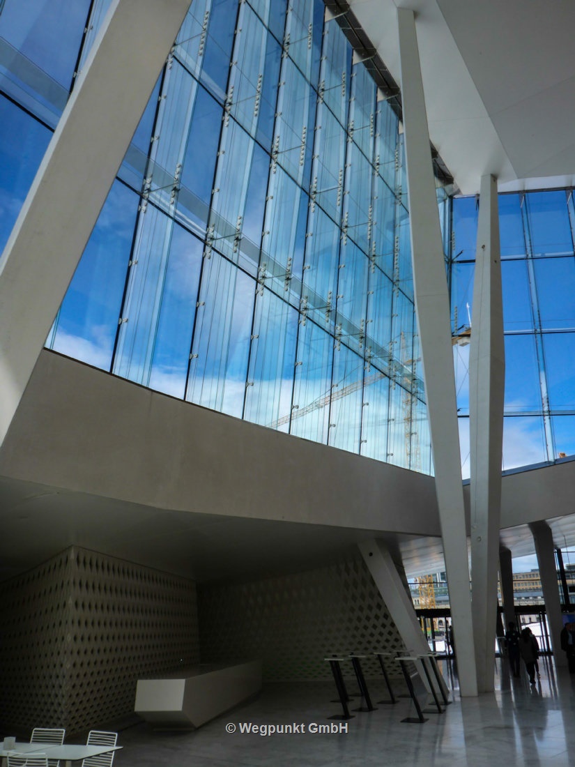 Die Oper in Glas und Metall