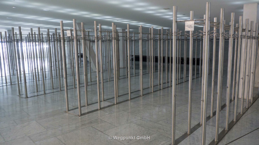 Die Garderobe der Oper