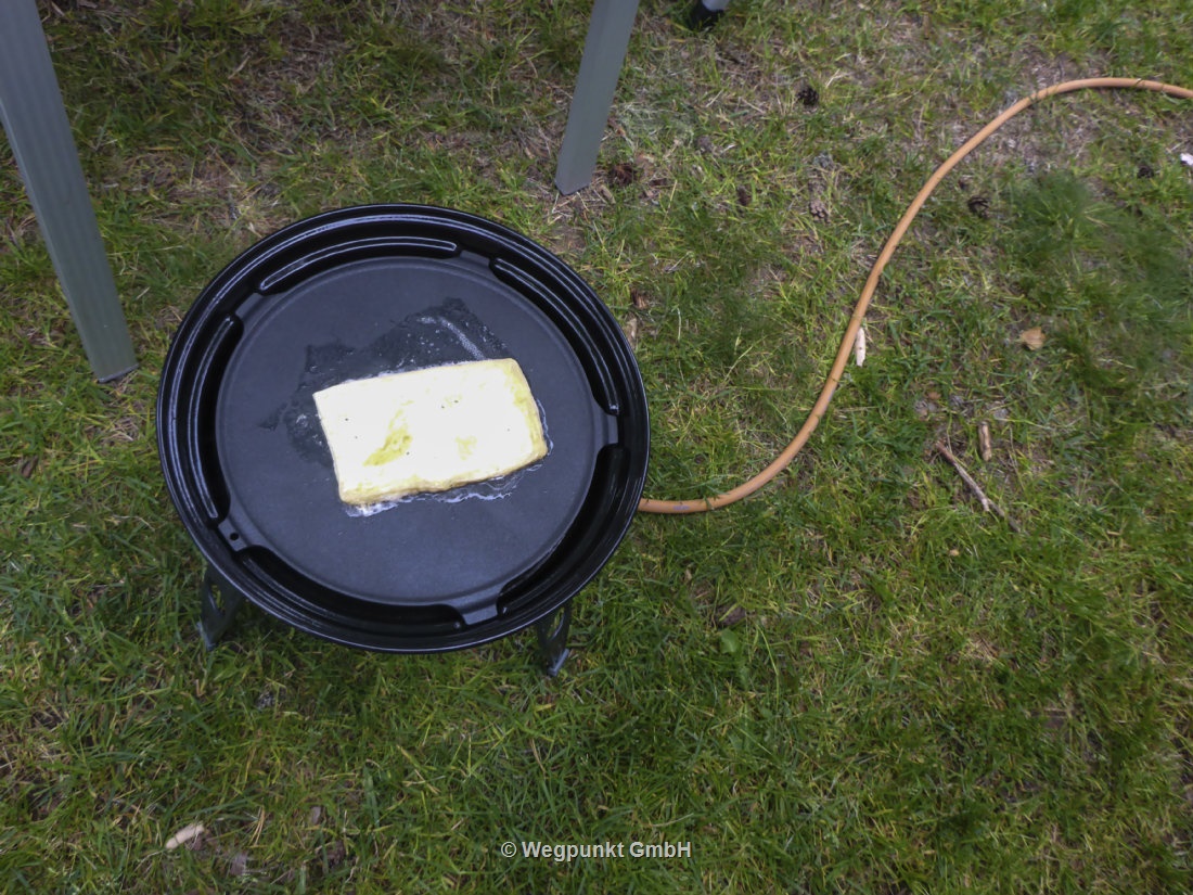 Als Ouverture auf dem neuen Grill gibts Raclette, weil in den transportablen Racletteöfeli keine Kerzen drin sind