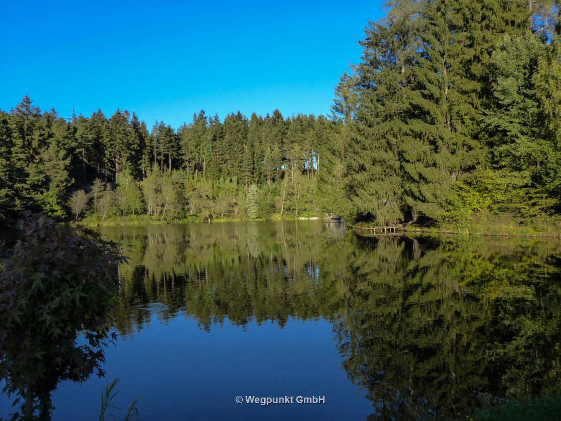 Hier sieht der See etwas grösser aus, als er in Wirklichkeit ist - aber wunderschöne ist er