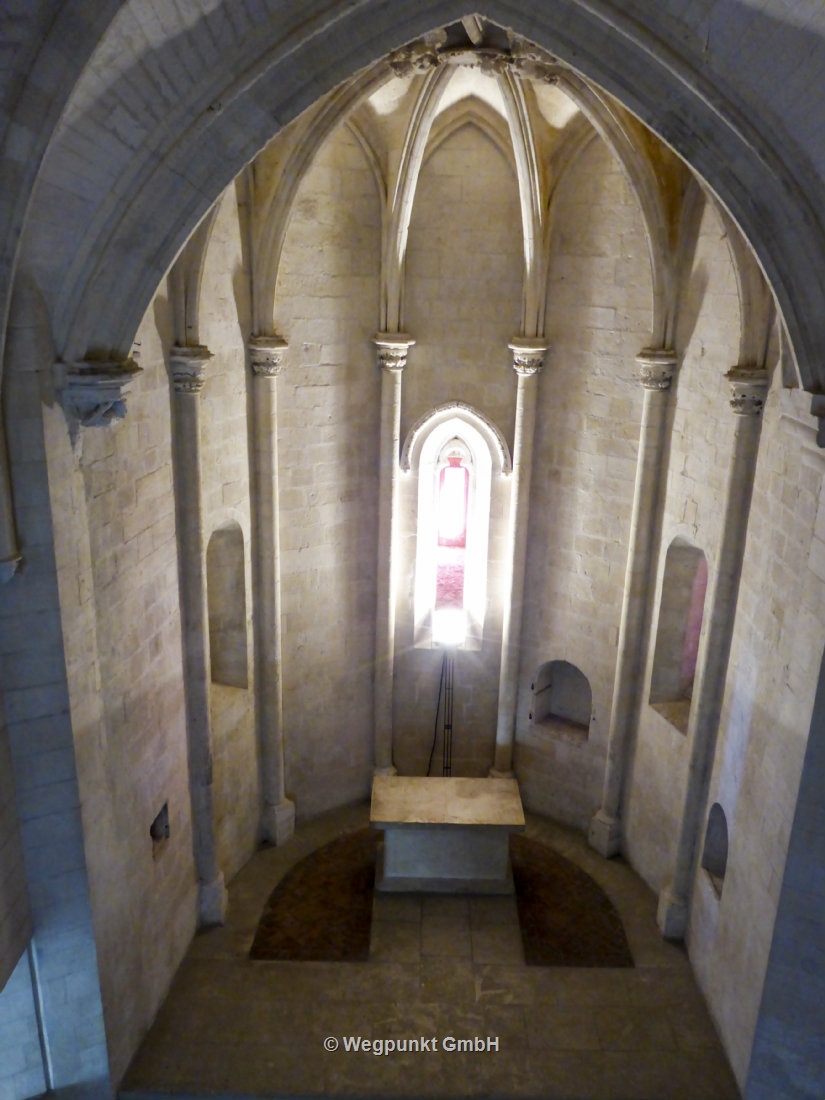 Im Kirchenschiff der Burg