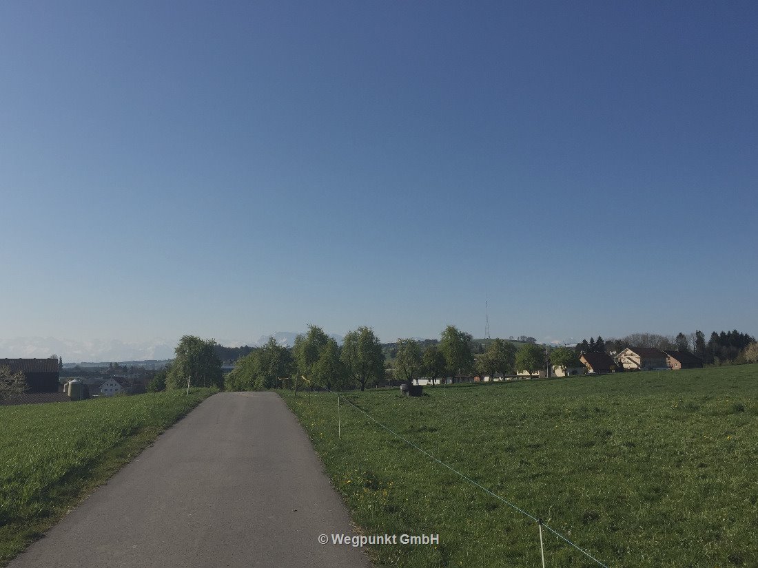 Zurück z'Gonzbu bei schönstem Wetter und Aussicht in die frischverschneiten Berge