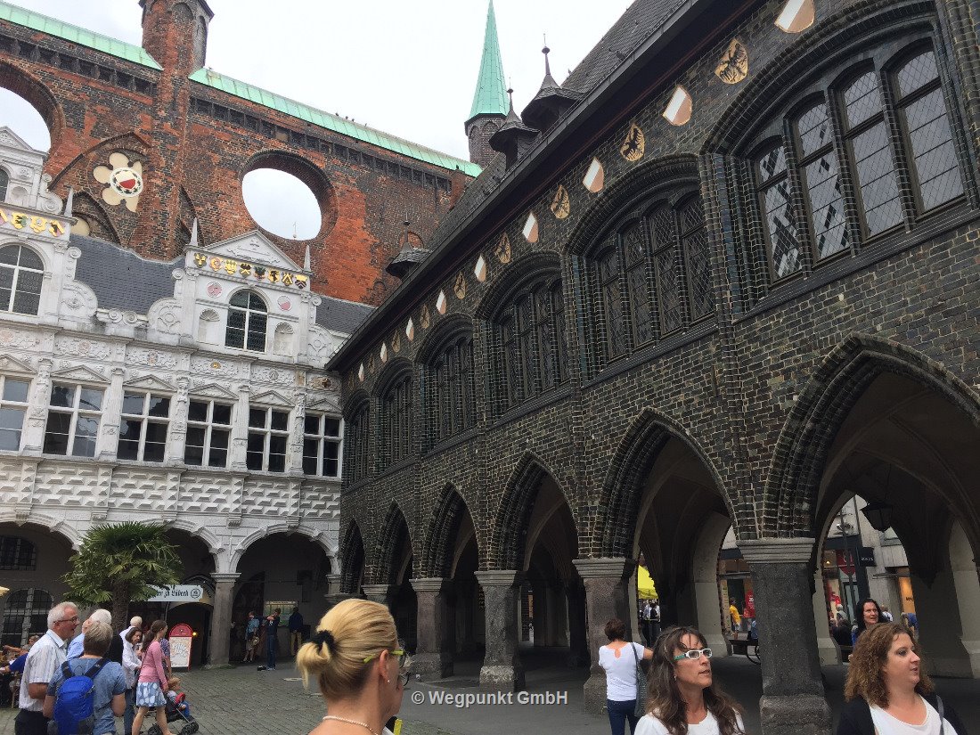 Beim Rathaus von Lübeck