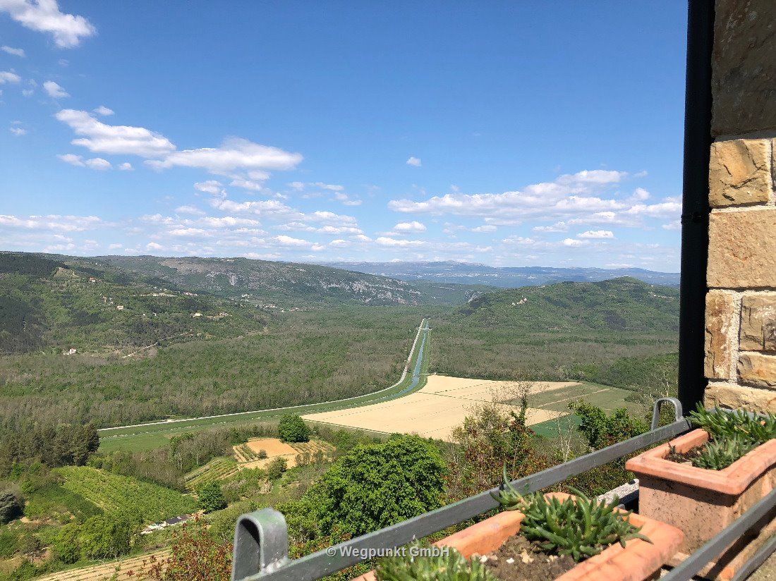 Die beindruckende Aussicht von Motovun ins Tal der Mirna