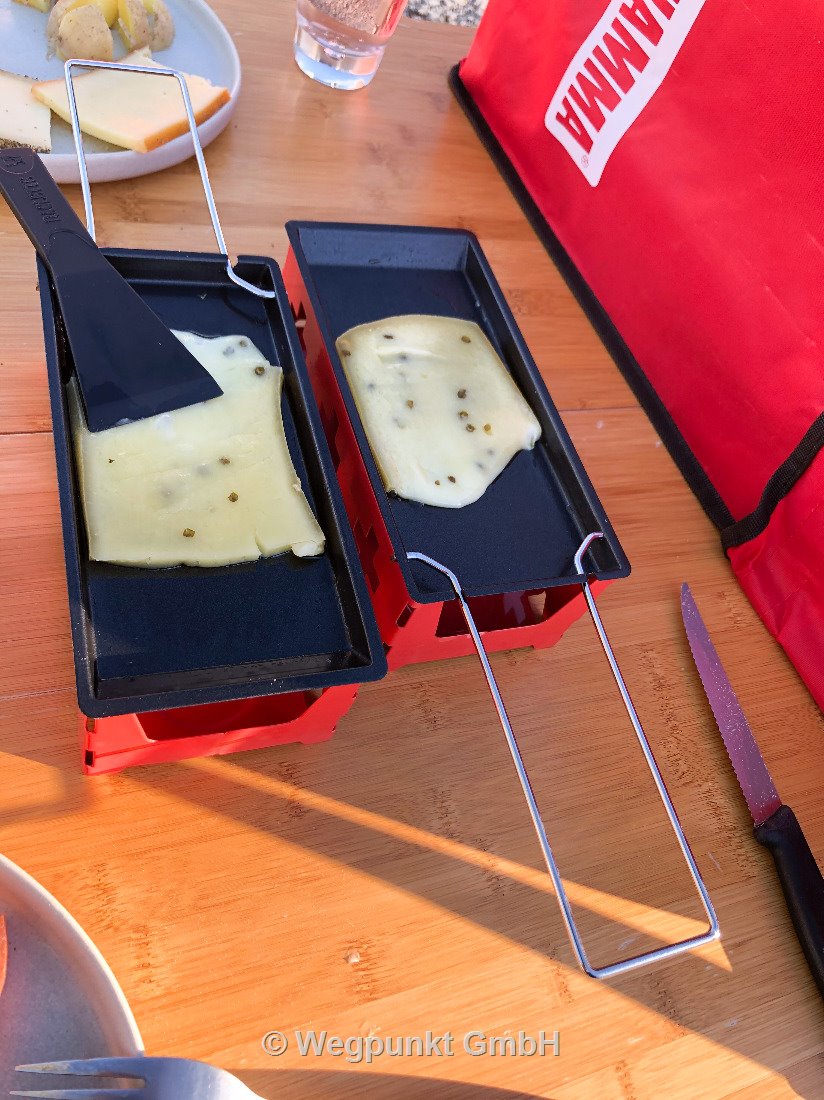Raclette zum Zeiten mit Fiamma-Windabweiser